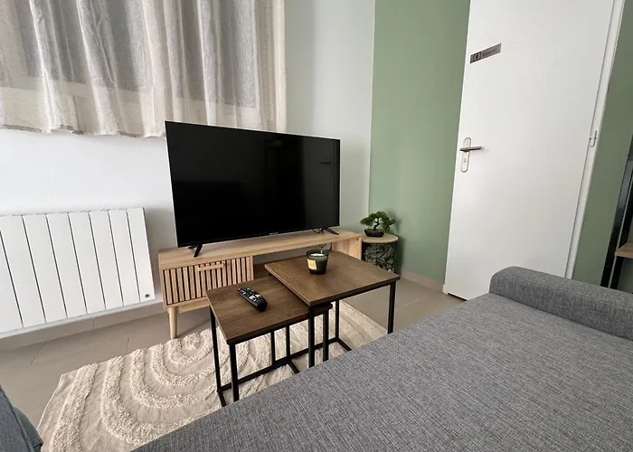 Eden Apartment *